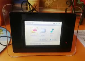5.4 inch digital photo frame with remote control - excellent condition