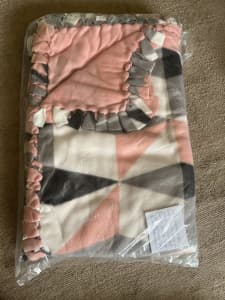double fleeced tied blanket - pink geometrical 