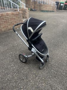 Silver Cross Pram with Accessories