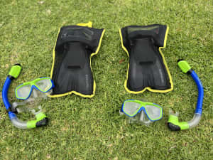 2 Sets of Body Glove Youth Snorkel Set & Dive Fins