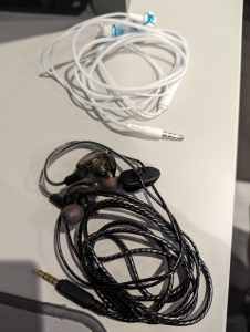 Wired earphones in ear montiors