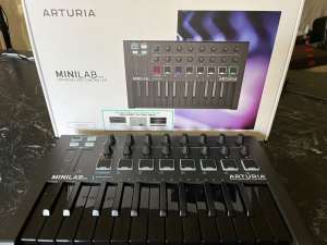 Arturia MiniLab II MIDI Keyboard controller in box, EC.