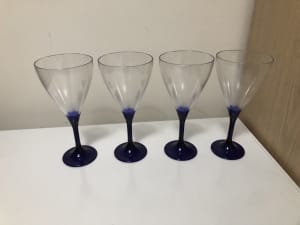 Tupperware plastic illusion wine glasses set