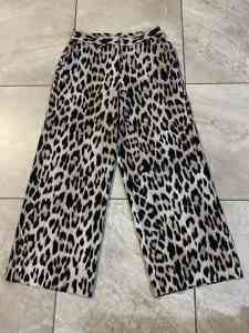 Decjuba wide leg leopard pants size medium