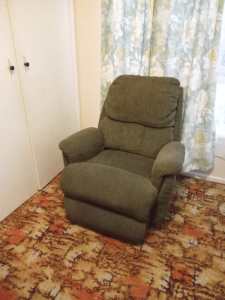 Reclining sofa chair excellent condition 