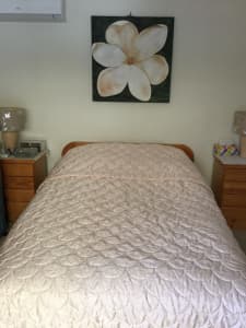 Quilted Bedspread (Queen Size)