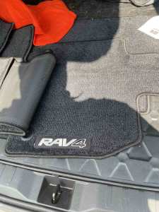 RAV4 Carpet mats Inc rear mat