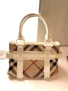 Burberry classic bag-limited edition,used with little stain