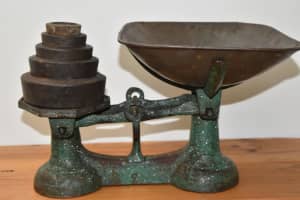 Antique Cast Iron Balance Scales & Weights - Countertop - EUC