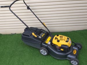Lawn Mower in Excellent Condition, Starts on first pull.
