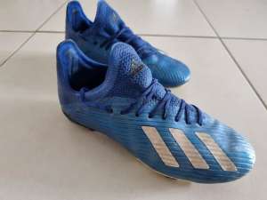 Adidas football boots size US4