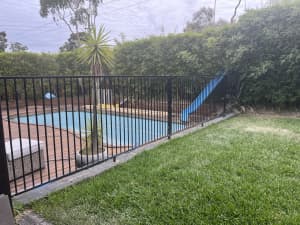 Aluminium pool fence