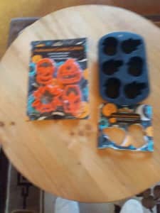 HALLOWEEN COOKIE CUTTERS/CAKE MOULDS
