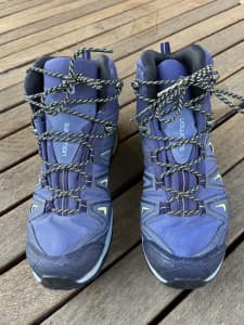 Salomon X-Ultra goretex women’s walking boots. Size 9.5