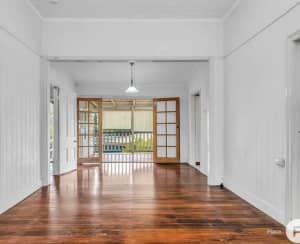 A house nearby Nundah train station suit for big family