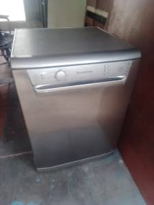 Ariston Dish Washer Near new and excellent condition.