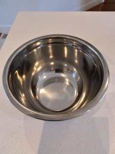 NEW STAINLESS STEEL MIXING BOWLS - $8 each