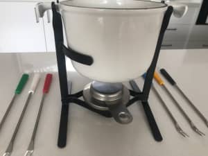 Le Creuset cast iron fondue set