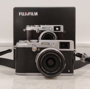 Fujifilm X100S, extra Fujifilm NP-95, B W 49mm UV XSP Nano