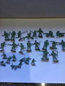 320 ARMY PLASTIC FIGURES and JEEPS Etc