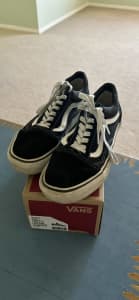 Vans shoes black and white