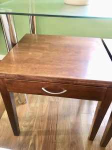 Quick sale a pair of bedside table with good quality