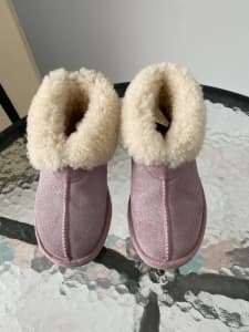 Size 5 Ladies Slippers Pink leather Upper Sheepskin Lined & Collar VGC