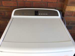 Fisher & Paykel 10kg washing machine - great condition