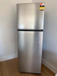 Hisense 326L top mount fridge