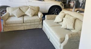 Very good condition Couch/Lounge Set
