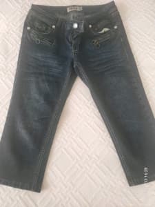 Stone eagle 3/4 jeans with diamontes sz 10
