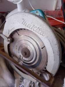 Makita 210mm circular saw 