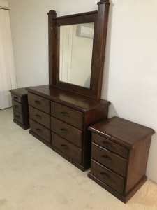 Dresser with mirror and side tables - Wood. Mahogany colour.