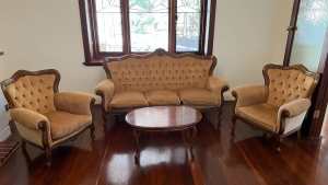 Victorian-style lounge suite and coffee table, made in Italy