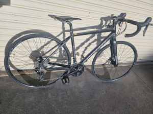 Apollo Giro 40 Road Bike Shimano 105 Hydraulic Disc Brakes 