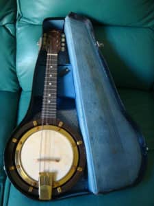 Banjo Madalin 8 string Bristish made come with key and other carry cas