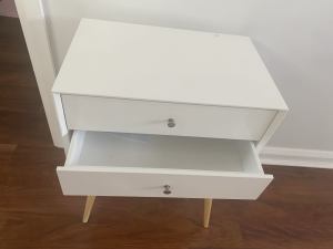 SIDE TABLE OR COFFEE TABLE IN GREAT CONDITION AND FULLY FUNCTIONING