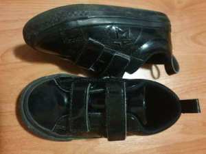 Converse Black Patent Leather with velcro straps US 8 15cm