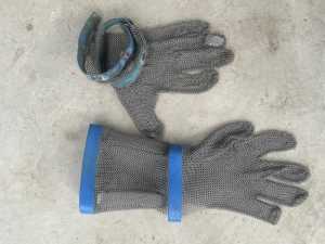 Mesh gloves