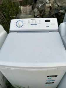 ! Nice 5.5 kg Westinghouse top washing machine