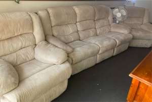 3 seater & 2 single seater recliner comfortable lounge