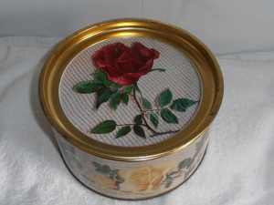 Vintage 1950s SWALLOWS Roses Biscuit tin.