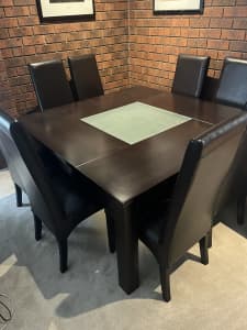 Excellent dining table and chairs sold all together