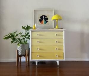 Small vintage chest of drawers/dresser - MCM mid century modern
