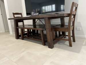 $500 if pick up today sturdy dinner table set pick up Dandenong