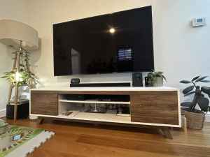 Modern TV Unit Stand 180cm long, 43cm wide, 52cm tall