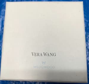 New in box Vera Wang with Wedgwood Compact Mirror and leather carrying