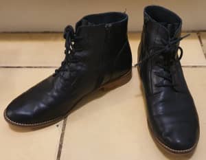 Black Wittner leather boots, Size 39, like NEW, Carlton pickup