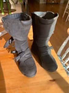 Women’s Forma Motorcycle Adventure boots size Euro 40