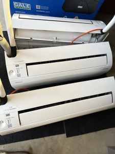 Daikin Air Conditioner 2.0kw Inverter Slit System